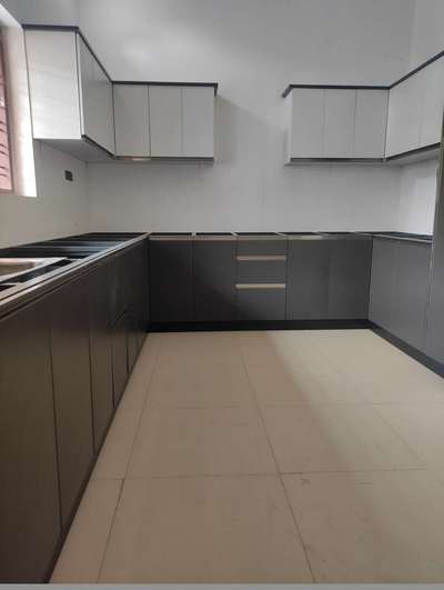 Aluminium kitchen Thrissur
 #aminterior  #KitchenIdeas  #ClosedKitchen  #LargeKitchen  #LShapeKitchen  #KitchenCabinet  #WoodenKitchen  #KitchenRenovation  #KitchenCeilingDesign  #ModularKitchen  #SmallKitchen