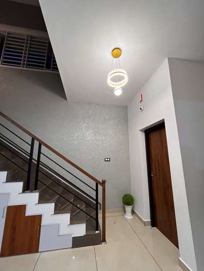 Staircase area design 



 #StaircaseDecors  #GlassStaircase  #StaircaseHandRail  #handrailstaircase  #LivingRoomWallPaper  #customized_wallpaper  #lnterior_texture-paint  #_aluminiumdoors  #alumiumdoor  #trendydesigns  #modrrnhome