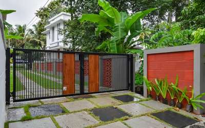 metal gate with1inch vertival square tube and  fundermaxpanel