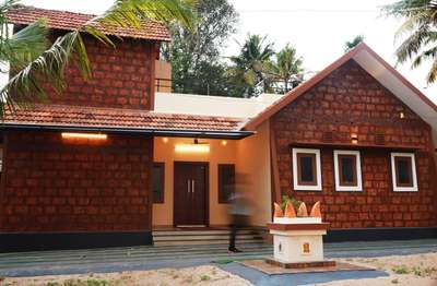 Meera Vineesh Residence 
3Bhk 
Traditional style