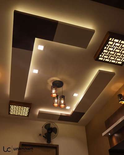 𝑪𝒐𝒎𝒑𝒍𝒆𝒕𝒆𝒅 𝒑𝒓𝒐𝒋𝒆𝒄𝒕
.
.
Interior design 
Type : Residential
Area : 1000 sqft
Client : Marshan Anwar
Location : Sulthan Bathery, Wayanad


 #FalseCeiling  #FalseCeiling_llighting_flooring  #GypsumCeiling  #KeralaStyleHouse  #InteriorDesigner  #wayand  #keralaplanners