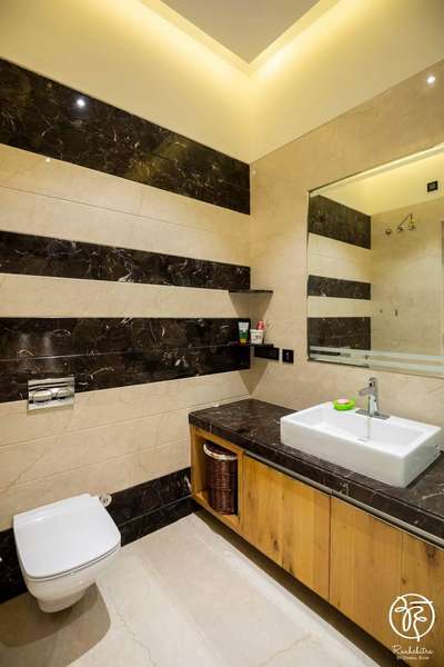 Italeyan marble on finesh Bathroom