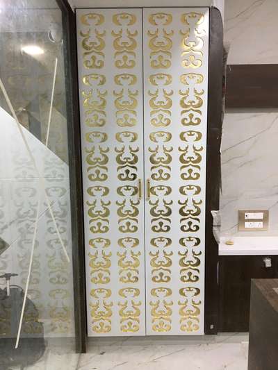 gold leaf work on MDF

 #Almirah 
 #goldleaf