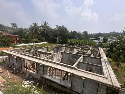 Lintel concrete completed.. #HouseConstruction  #constructionsite  #constructioncompany  #constructioncompany  #completed_house_construction  #constraction  #tropicalarchitecture  #ContemporaryDesigns  #semi_contemporary_home_design