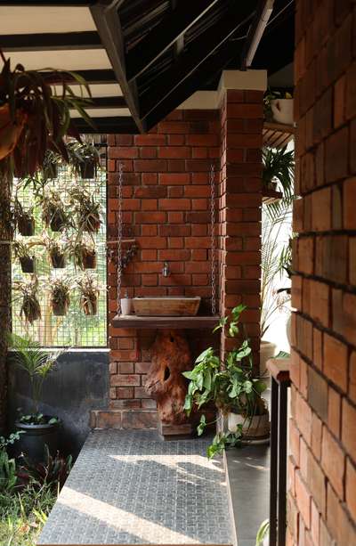 customised wooden wash basin in courtyard 

#archdaily #veeduvanitha #veedumplanum #TraditionalHouse #budgethomez #designkeralaresidence #designkerala #sustainableconstruction #ElevationHome #HouseDesigns #veeduvanitha