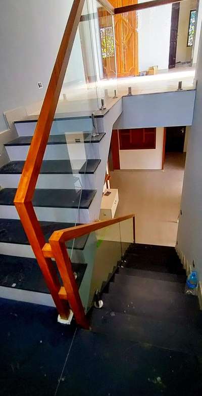 #StaircaseHandRail 
 #GlassHandRailStaircase 
 #Toughened_Glass  #
 #woodentop