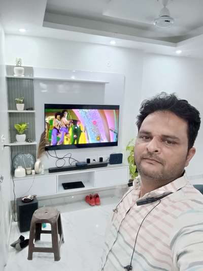tv unit TV
BY..3D carpenter point 7017617183
Today in sukhdev vihar