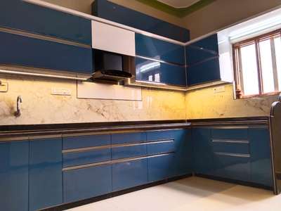 L shaped modular kitchen
.
.
.
.
 #KitchenIdeas #LargeKitchen #LShapeKitchen  #KitchenCabinet  #KitchenCeilingDesign