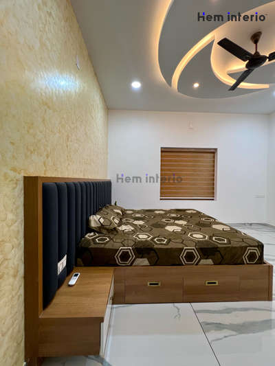 #heminterio  #MasterBedroom  #BedroomDesigns  #ceilingdesign  #GypsumCeiling  #headboarddesign  #sidetable  #homeinteriordesign  #bedroominterior  #interiordesignersinkochi  #kochiinteriors  #Modularfurniture  #modularhome  #teakfinish  #WardrobeDesigns  #Architectural&Interior