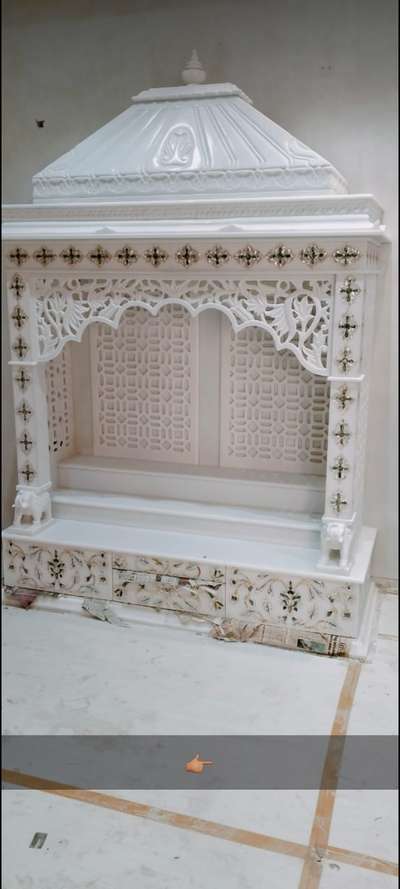 Marble table all types of Marble temple work manufacturerd & export. more design and size option.  if any inquiry contact us Whatsapp 
+91 9887219967, +91 7014279378 #templedoor  #templedesign #HomeDecor #InteriorDesigner #delhiinteriors #delhi_time_interior