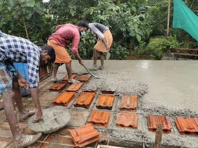 Filler Slab work at site.

#fillerslab #costeffective #greenbuilding #keralahome #sustainableconstruction #resourceefficient #materialreuse #temperaturecontrol