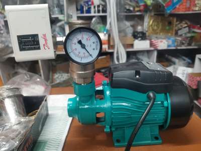 Selfpriming pump with water prussur controller