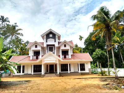 #TraditionalHouse 
 #kodungallur 
 #sale 
 2800sqft,3bedroom,24cent