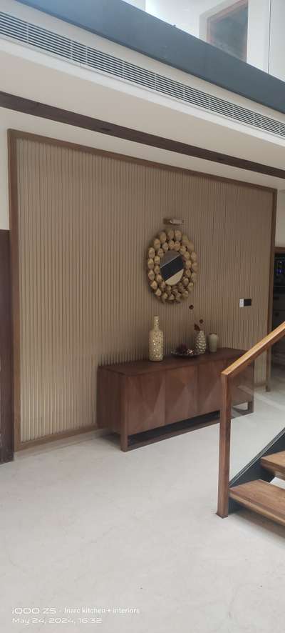 wall louvers paneling  #InteriorDesigner  #WallDecors  #louvers  #WALL_PANELLING  #LivingroomTexturePainting  #GlassHandRailStaircase