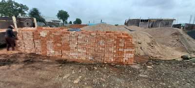 *Building brick *
हमारे पास बेस्ट क्वालिटी की इंदौर की फुल साइज ईट हे