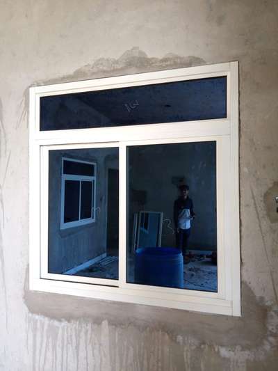 aluminum silaiding window 
300  per skar fit
