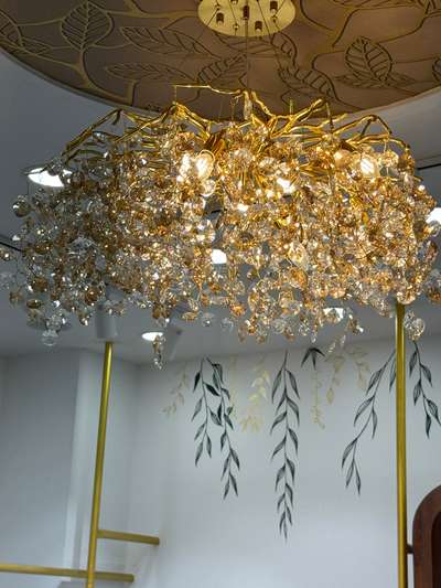 Chandelier hanging light
Project : Allura bridal rental jewellery