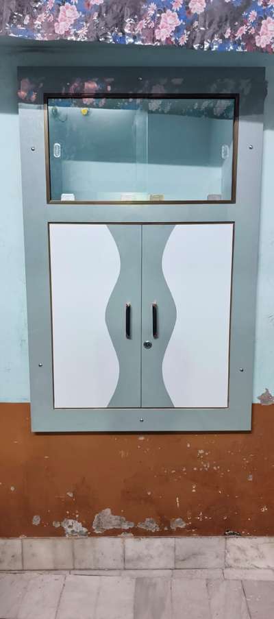 # अलमारी फ्रेम