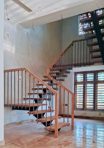 #StaircaseHandRail #KeralaStyleHouse #WoodenStaircase #SteelStaircase #keralahomedesignz #keralahomeinterior #handrails #TATA_STEEL #woodenfloor