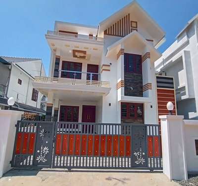 1700sq. ft 3bhk 46 Lakhs
#HouseDesigns #ContemporaryHouse #SmallHouse #HomeAutomation #villaconstrction #InteriorDesigner #Architectural&Interior #interiordesignkerala #luxuryhomedecore #HouseDesigns