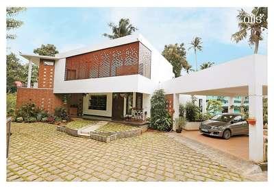 Contemporary House at Tripunithura, Ernakulam. Area 3600 sqft. 4 bhk house with courtyard.