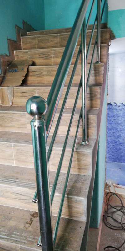 #stairsdesign #StaircaseHandRail #StainlessSteelBalconyRailing #StaircaseDecors