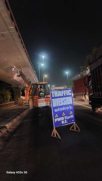 kashmiri gate flyover painting work by our team mob 81-30-94-38-81-