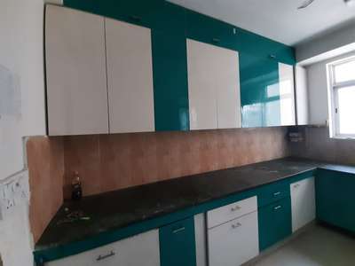 *Modular Kitchen*
modular kitchen with Water proofing ply board , laminated sunmica ,httich fittings hinges Handel etc