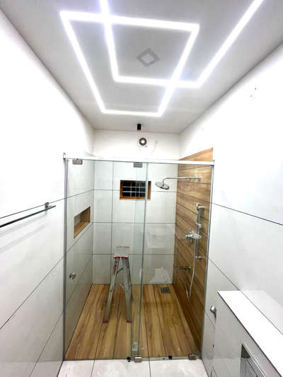 bathroom sliding class partition


 #homeinteriorworks  #UpvcWindowsAndDoors  #Alluminiumfabrication
 #homedisign
 #crosswork
 #all_kerala