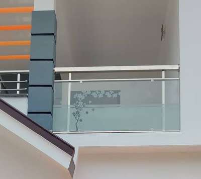 Beautiful full glass railings to enhance your home's elevation beauty.
Genuine and transparent work with warranty. #GlassBalconyRailing  #railing  #Railings   #StainlessSteelBalconyRailing