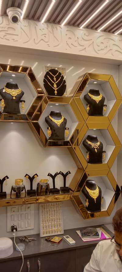 JEWELLERY SHOWCASE WALL DESIGN