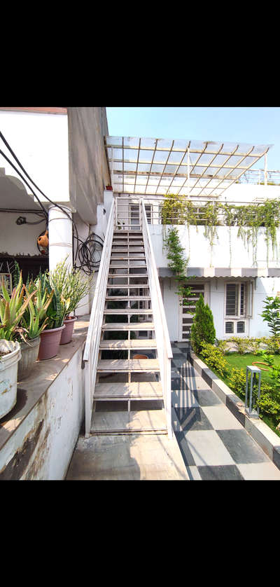 #StaircaseDecors  #GlassHandRailStaircase  #febrication
