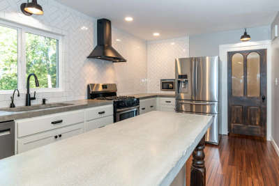 White Modern Eclectic Kitchen.
#KitchenIdeas #LargeKitchen #KitchenTable #modernhome #InteriorDesigner #KitchenInterior #KitchenIdeas #interiorcompany