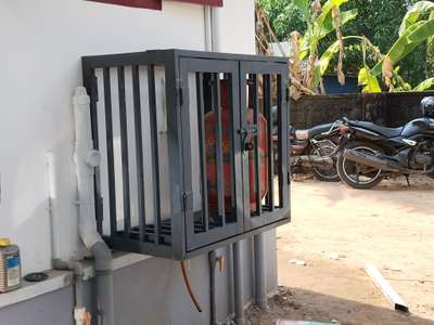 gas cylinder cage