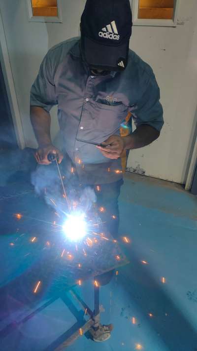 Welding


call for all electrical ,plumbing ,AC and all technical service -9544776238