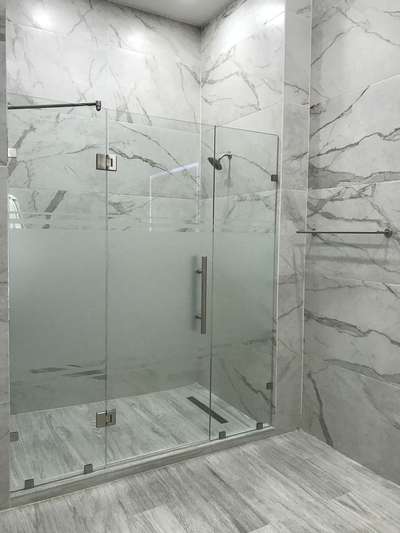 Bathroom shower glass partition  






#StarGlass&Aluminium #NoorHomeDecor #StarGlass #Glassinterior #fezalimran