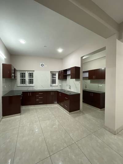 Budget Home Kitchen #ClosedKitchen #KitchenIdeas #LShapeKitchen #KitchenCabinet