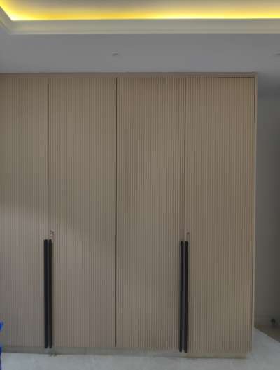 wardrobe with pu paint