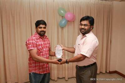 Receiving a momento of appreciation from one of my prestigious client,
Rice n Fish Restaurant
Valayamkulam.