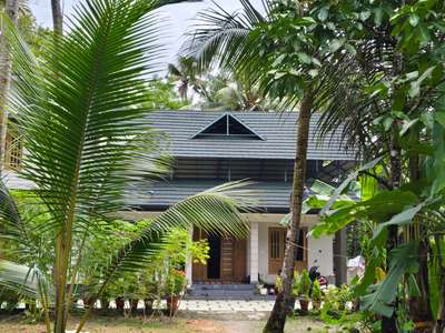 അടിച്ചു പൊട്ടിച്ചാലും പൊട്ടാത്ത കരുത്തിൻ്റെ ഒന്നാമൻ STONE COATED METAL ROOF..
 മാറുന്ന കാലാവസ്ഥക്ക് അനുയോജ്യമായ റൂഫിങ് ടെക്നോളജി ഉള്ളപ്പോൾ വീടിൻറെ റൂഫിംഗ് കാര്യത്തിൽ ഇനി പേടി വേണ്ട... STONE COATED METAL ROOF..!
വീട് എന്നും പുതിയത് പോലെ തിളങ്ങാനും അതിന്റെ സൗന്ദര്യത്തിന് ഒരു കോട്ടവും ഇല്ലാതെ ഇരിക്കാനും ആണ് നമ്മൾ എല്ലാവരും ആഗ്രഹിക്കുന്നത്. ഏത് കാലാവസ്ഥയ്ക്കും അനുയോജ്യമാകുന്ന രീതിയിൽ ഉള്ള ട്രസ്സ് വർക്ക് , റൂഫിങ് ടൈൽസ്,  ഷീറ്റ് വർക്ക് ,  തുടങ്ങി നിങ്ങളുടെ വീടും മേൽക്കൂരകളും മനോഹരക്കുന്ന റൂഫുകളാണ്   നിങ്ങൾക്കായി ഒരുക്കുന്നത്. 
ഇനി നിങ്ങളുടെ വീടിനു MODERN LOOK കിട്ടാൻ കൂടുതൽ അന്വേക്ഷിക്കാനില്ല ഇപ്പോൾ തന്നെ വിളിക്കു 

#metalroofing #stonecoatedrooftiles #longlastingbeauty #EcoFriendlyRoofing #DurableDesign #WeatherResistant #protectiveroof #modernmetal #RoofingSolutions #newhome #roofingcontractor #renovationproject #waterproofingsolutions #appmembrane #waterleakage #waterproofingsolutions #waterproofingexperts #waterproofingcoating #RoofLeakageTreatment #roofleas #contractor #roofingcontracto