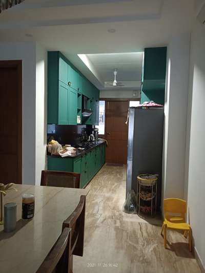 modular kitchen 
 #KhushalInteriorcontractors 
kisi. k pass karigar ho mujhe bta de kaam k liye chahiye ...