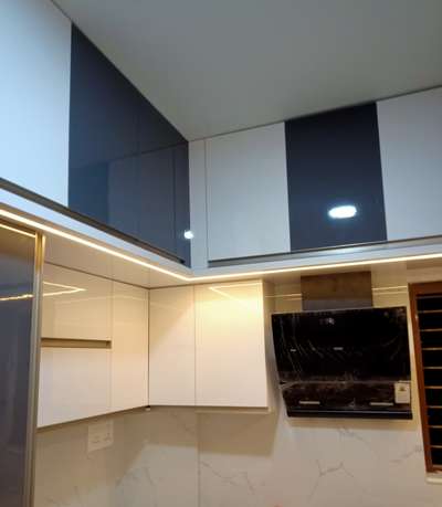 *Modular Kitchen *
Marine ply, Laminate, Rehue Edge band (German), Hettich fittings (german)