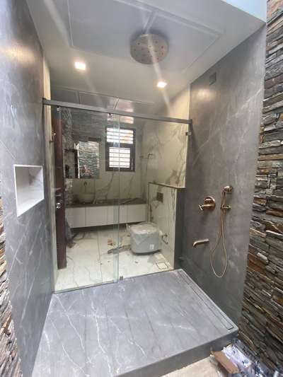 UPGRADE YOUR SHOWER GAME 
Sleek and modern shower cubicles