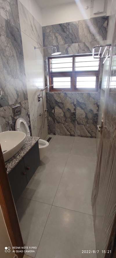 #BathroomTIles #Tiling #BathroomDesigns