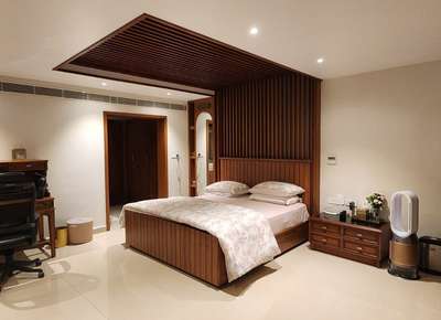 #BedroomDecor #MasterBedroom #InteriorDesigner #WoodenCeiling #architecture