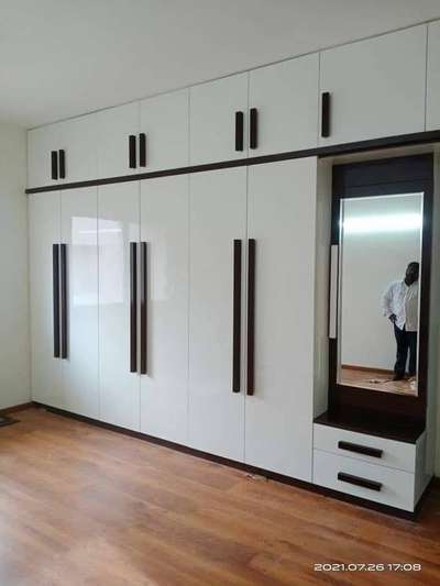 wardrobe design with lamenate finish