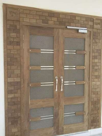 door ,
siz 4x 6 lock tick  ,,
by hsan khan wood work,,,
mobile no,9910345408