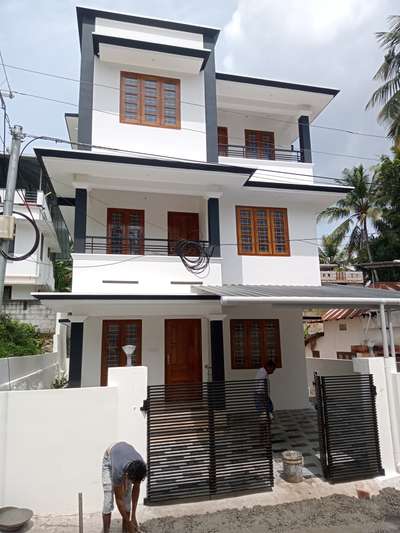 4 cent 5 bedroom 2200 cent vattiyoorkavu 75 laksham. 7025569233.