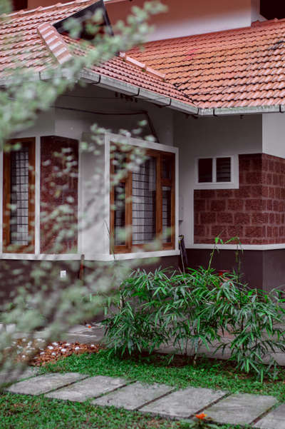 Client name:Biju
Location:Iritty 
Area:2250 sqft
Full construction 
35 cents 
Year of construction:2021
4 bed room 
Budget 60lakh
.
.
.
 #premiumhouse #architecturedesigns 
#Architectural&Interior #architecture  
#HouseDesigns #twostoryhousekeralaarchitectures #naturefriendlydesign 
#naturelove #keralatourism #Wayanad  #architecturedesigns #Architectural&Interior #mountains #loversofarchitecture  #fullhouseconstruction #frontelevation #hometour #homeconstruction #dreamhome #luxuryhome #5BHKPlans #turnkey #loversofarchitecture