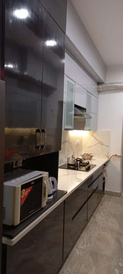 Rectangular group kitchen high gloss finish
 #KhushalInteriorcontractors 
 #Carpenter